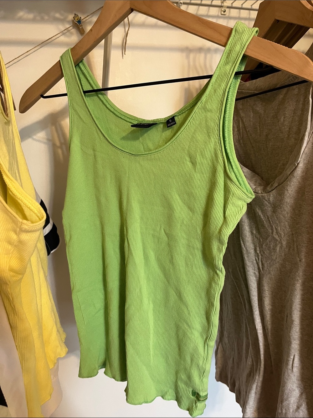7 Mixed Color Ribbed Tank Tops Assorted - Picture 4 of 8
